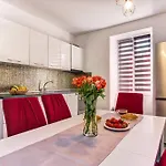 Skygarden House 2 *